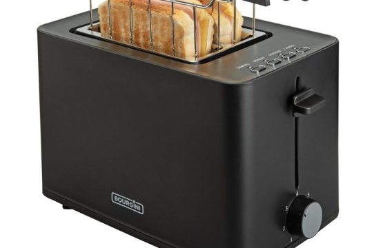 Tostadora bourgini con accesorios sandwich color negro 140402